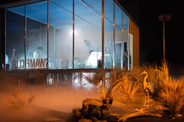 Philippe Quesne, Vivarium studio Swamp Club "Swamp Club" Philippe Quesne / Vivarium Studio Photo © Martin Argyroglo